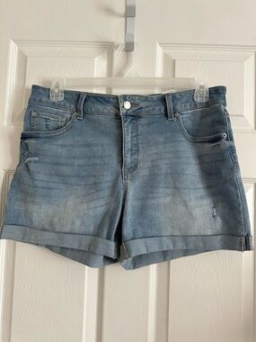 Classic Light Blue Denim Roll-Cuff Women’s Shorts
